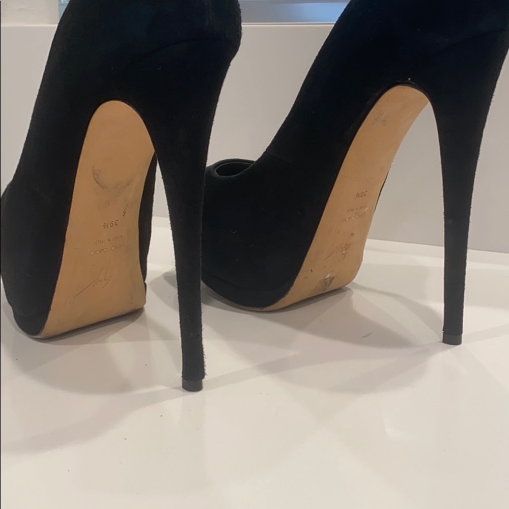 Pumps - Picture 3 of 4